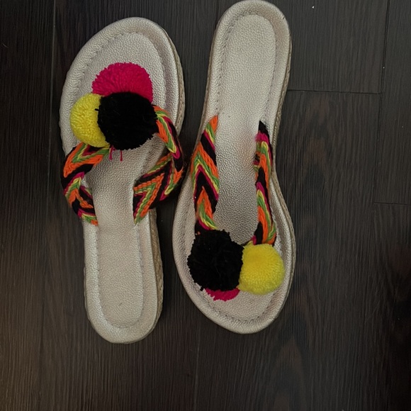 New PomPom Espadrilles with aztec design - Picture 2 of 3